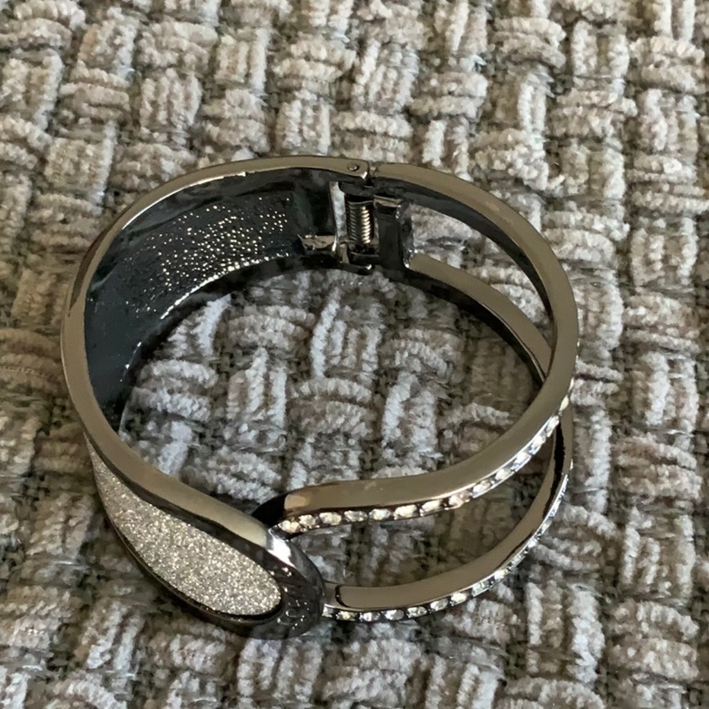 Guess bangle - Picture 7 of 8